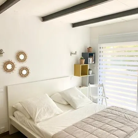 Chambre indépendante avec terrasse privée et piscine-2