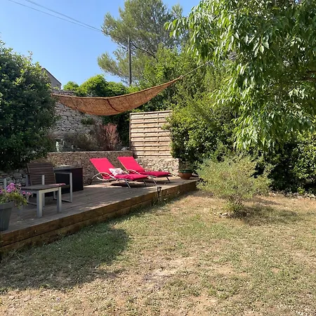 La Chambre Haute, sa kitchenette, son spa et son jardin à Nîmes-3